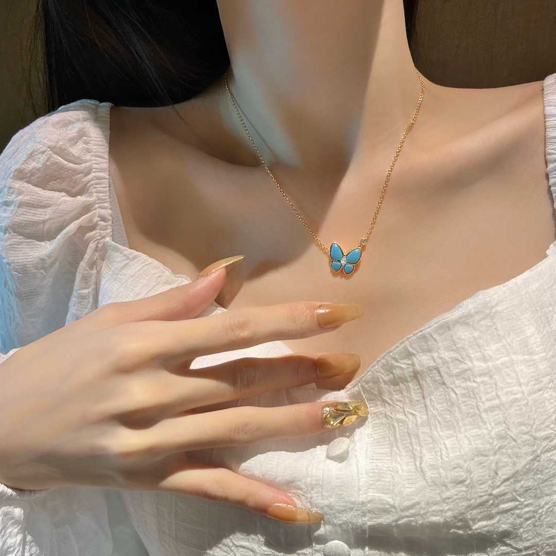 Designer Brand Van High Version S925 Silver Sky Blue Butterfly Necklace Womens Instagram with the same high-end collarbone neck chain strap label