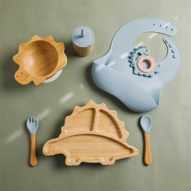 Cups Dishes Utensils Baby Wooden Tableware Feeding Set Bamboo Dinosaur Plate Bowl Silicone Wooden Handle Frok Spoon Baby Dinnerware Feeding Supplies 240329