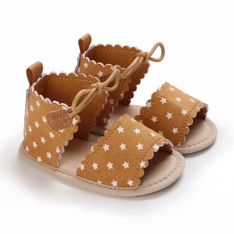 Sandaler Baby Girls Sandaler Anti-Slip Soft Sole Infant Summer Beach Sandaler Söta stjärntryckskor Småbarn Prewalkers 0-18m 240329