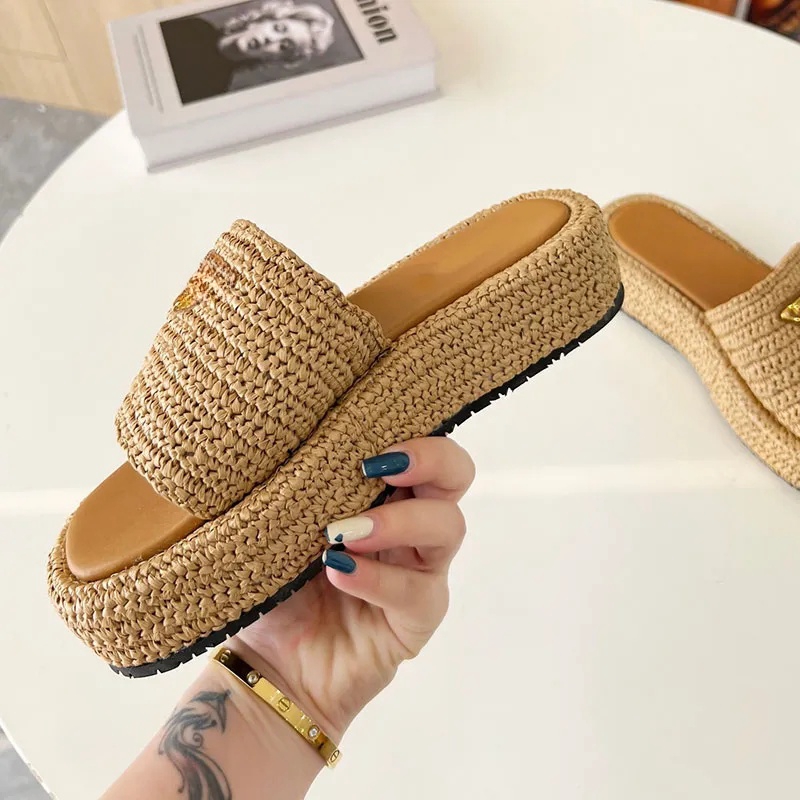 Designer Beach Slippers Raffia Flatform Sandals verfijnde textuur van vrouwen Wedge Heel Verhoogte schoenen Comfortabele slipper