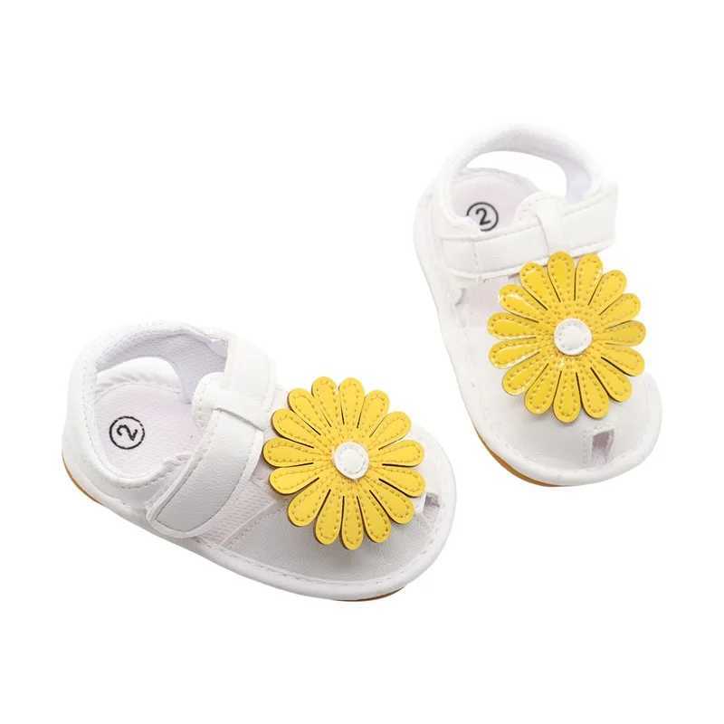 Sandaler Nyfödda flickor Summer Sandaler Anti-halk gummisula Öppen Toe Beach Slipper Toddler First Walker Outdoor Shoes 240329