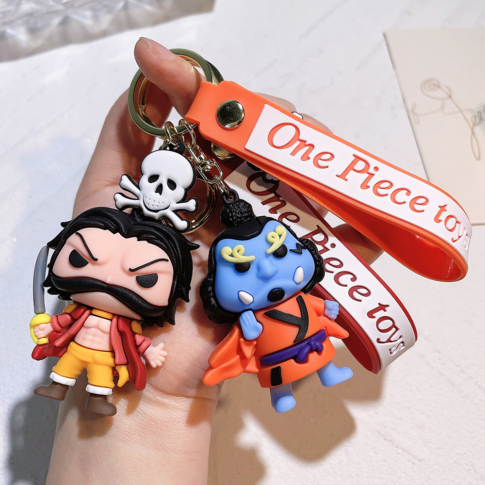 Porte-clés de créateurs accessoires porte-clés pour hommes One Piece porte-clés anneaux Luffy Seven Wuhai Essolon porte-clés dessin animé figure sac à dos pendentif de voiture