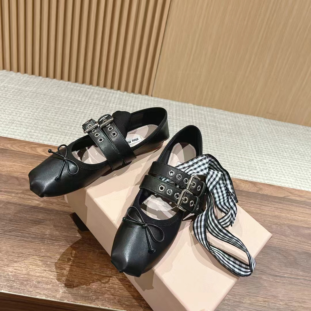 2024 New Designer casual shoes Ballet shoes Flat casual shoes Designer ladies round head buckle shoes Luxury leather riveted buckle