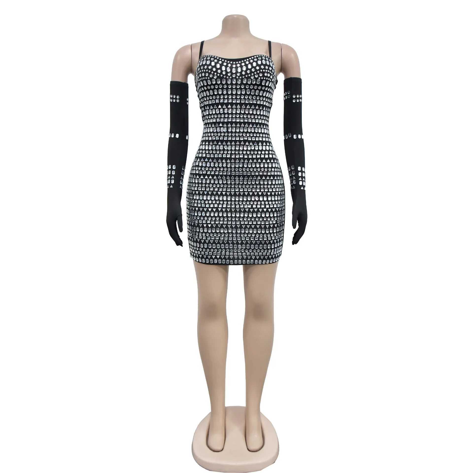 Abiti casual di base Strass Mini abito nero Lady Sexy Party Bodycon Sera Donna Estate Elegante lusso Compleanno Short Club Wear yq240330