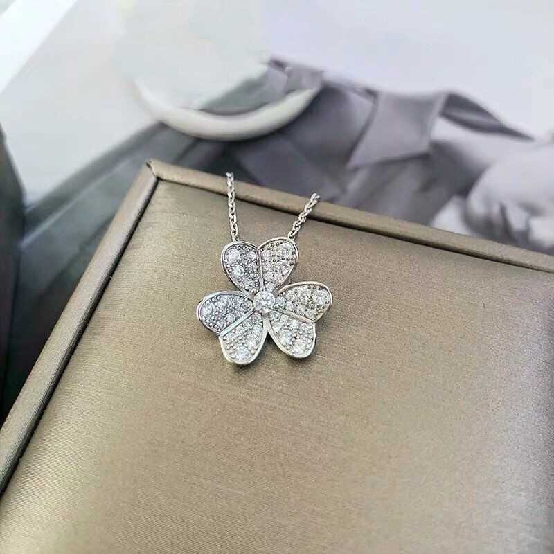 Designer Brand Van Clover Necklace 925 Sterling Silver Plated 18K Gold Diamond Inlaid Clover Pendant med tre kronblad fulla av kedjekedjan