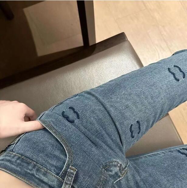 2024 frühjahr neue kleine duft stickerei elastische hohe taille kleine füße schlanke jeans für frauen trend hosen ins