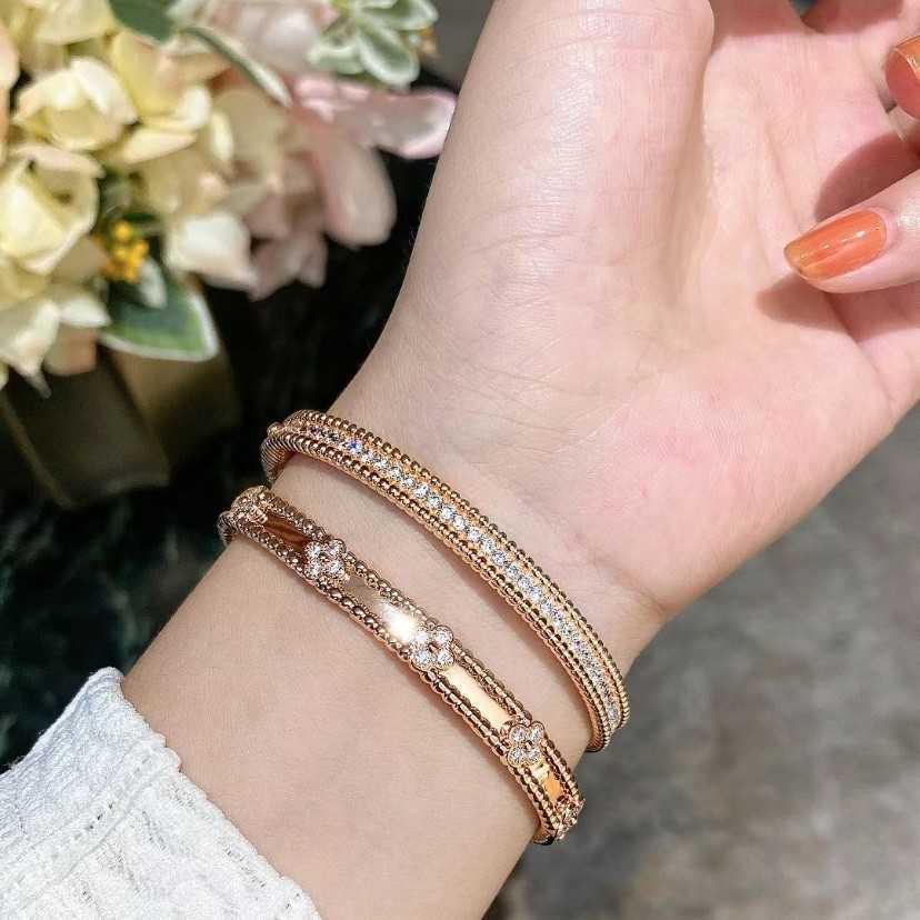 Designer Original Brand V Gold Van One Row Diamond Bracelet Female Same Layered Light Luxury end Full Sky Star with logo