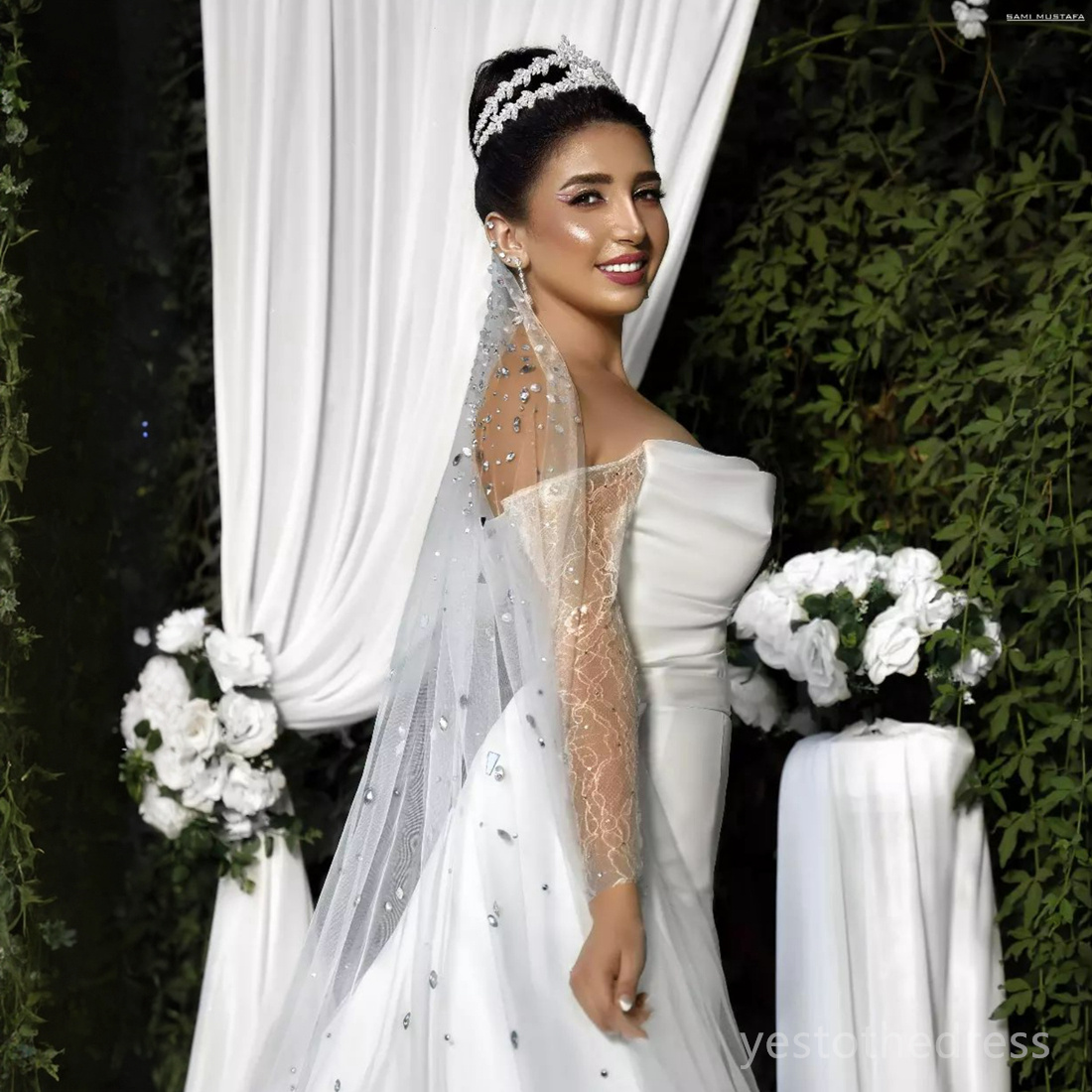 2024 Abiti da sposa a sirena Abiti da sposa con strascico staccabile con spalle scoperte Illusion maniche lunghe in pizzo con perline Elegante abito da sposa donne nere africane D205