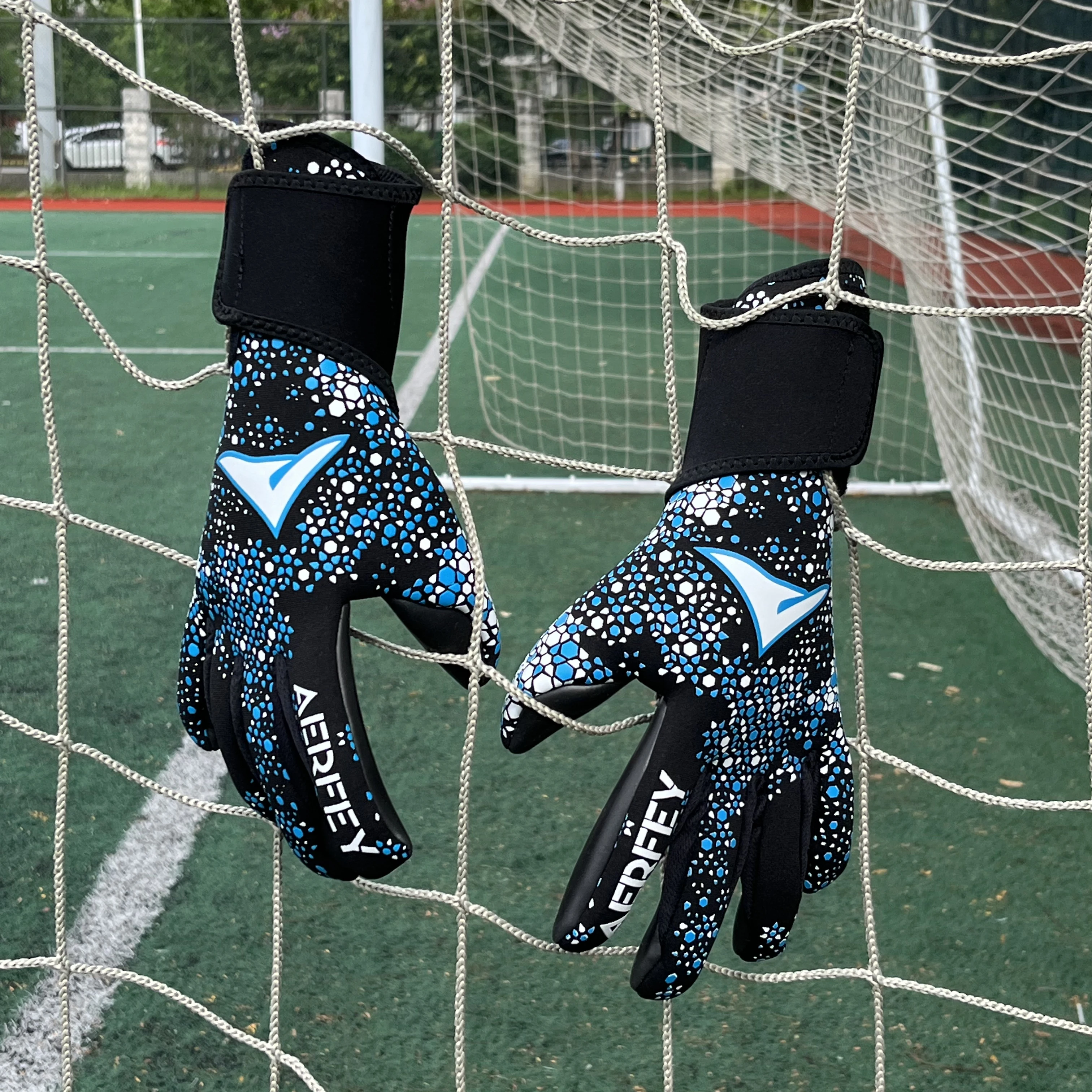 Перчатки для футбольных ворот, перчатки для футбольных футбольных ворот, сгущают латекс без пальцев без качества и изнашиваемого