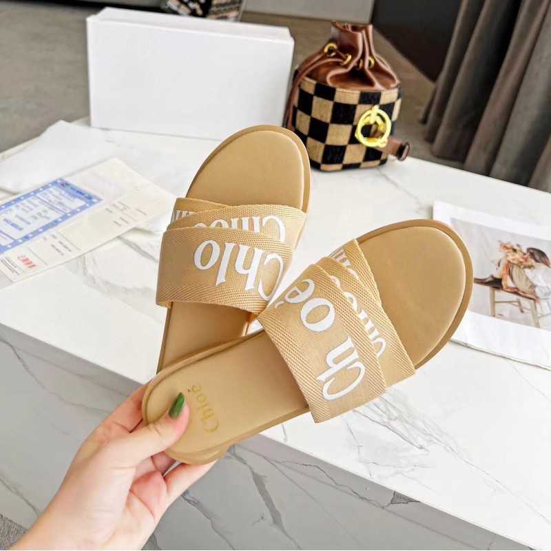 デザイナーChlee Slippers 2024フラットボトムベトナムドバイナイジェリア広州出荷高品質1キュートで甘い3p0p