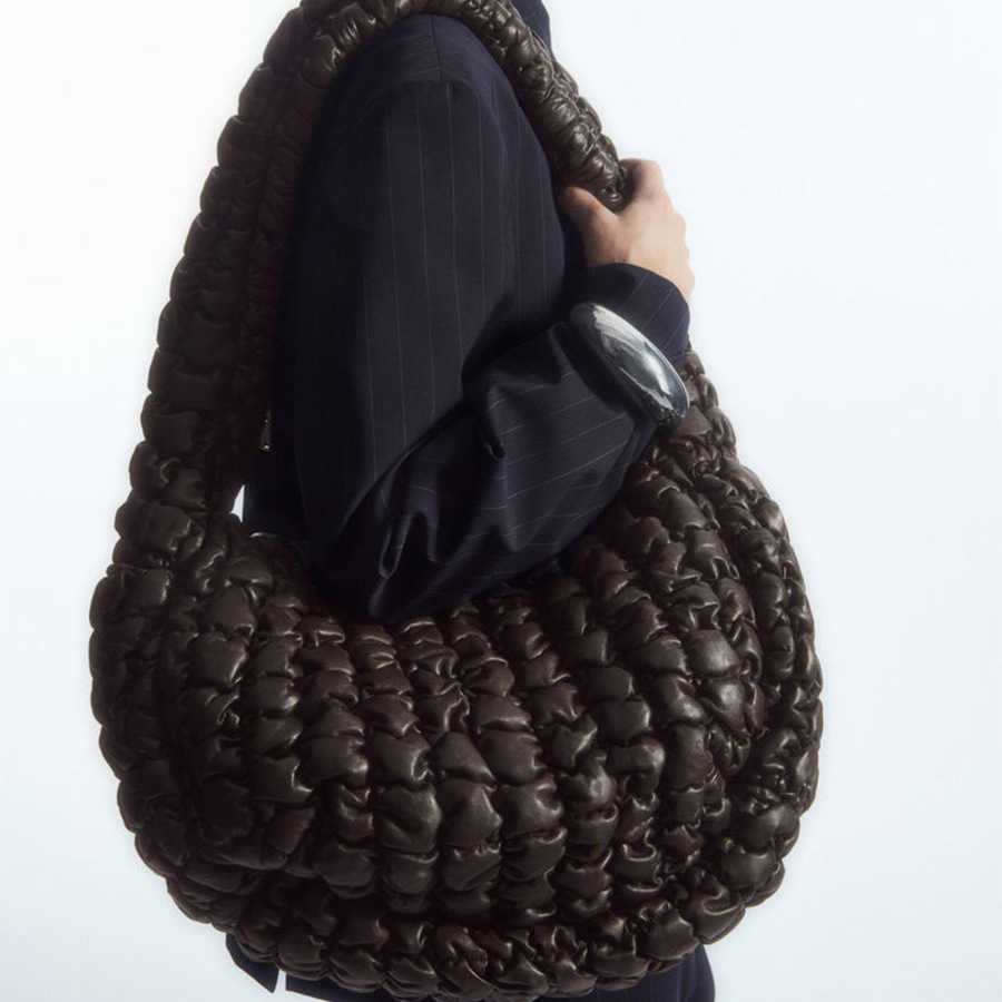 Sac nuage plissé matelassé en cuir souple de grande capacité, sac à bandoulière à grille de diamant à bulles de niche féminine, sac de boulette à grille de couleur unie