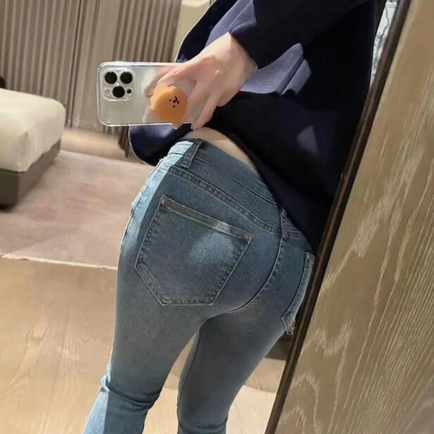 2024 frühjahr neue kleine duft stickerei elastische hohe taille kleine füße schlanke jeans für frauen trend hosen ins