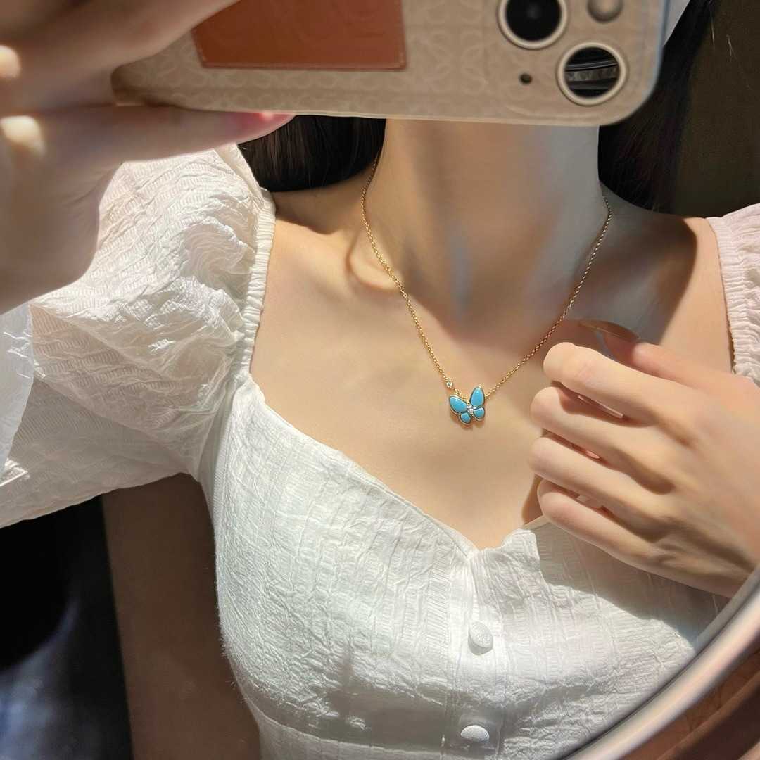 Designer Brand Gloden Van 925 Pure Silver Sky Blue Butterfly Necklace For Womens Instagram Samma avancerade benkedja i benbenet