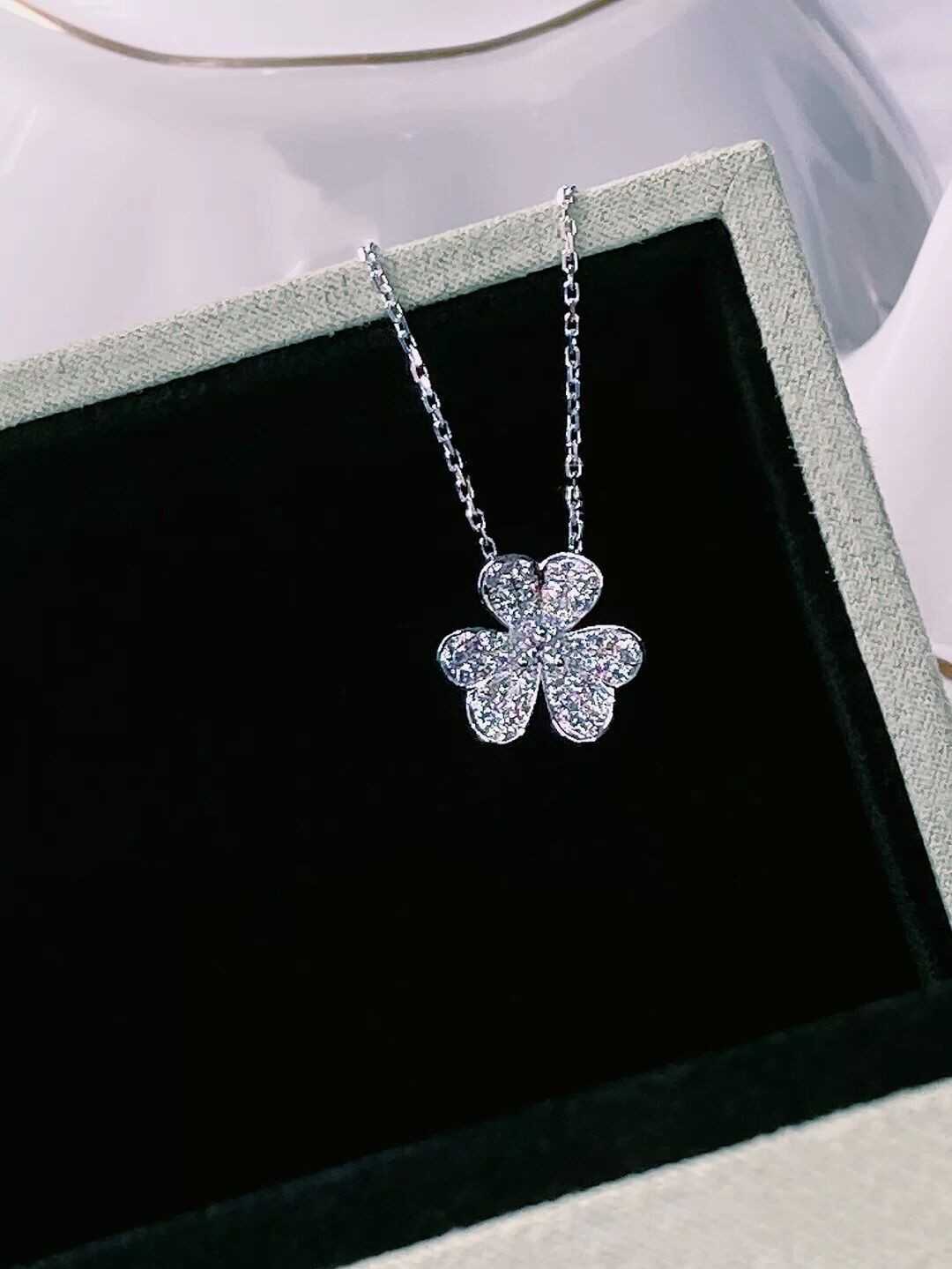 Designer Brand Van Clover Necklace 925 Sterling Silver Plated 18K gold diamond inlaid clover Pendant with three petals full of clavicle chain