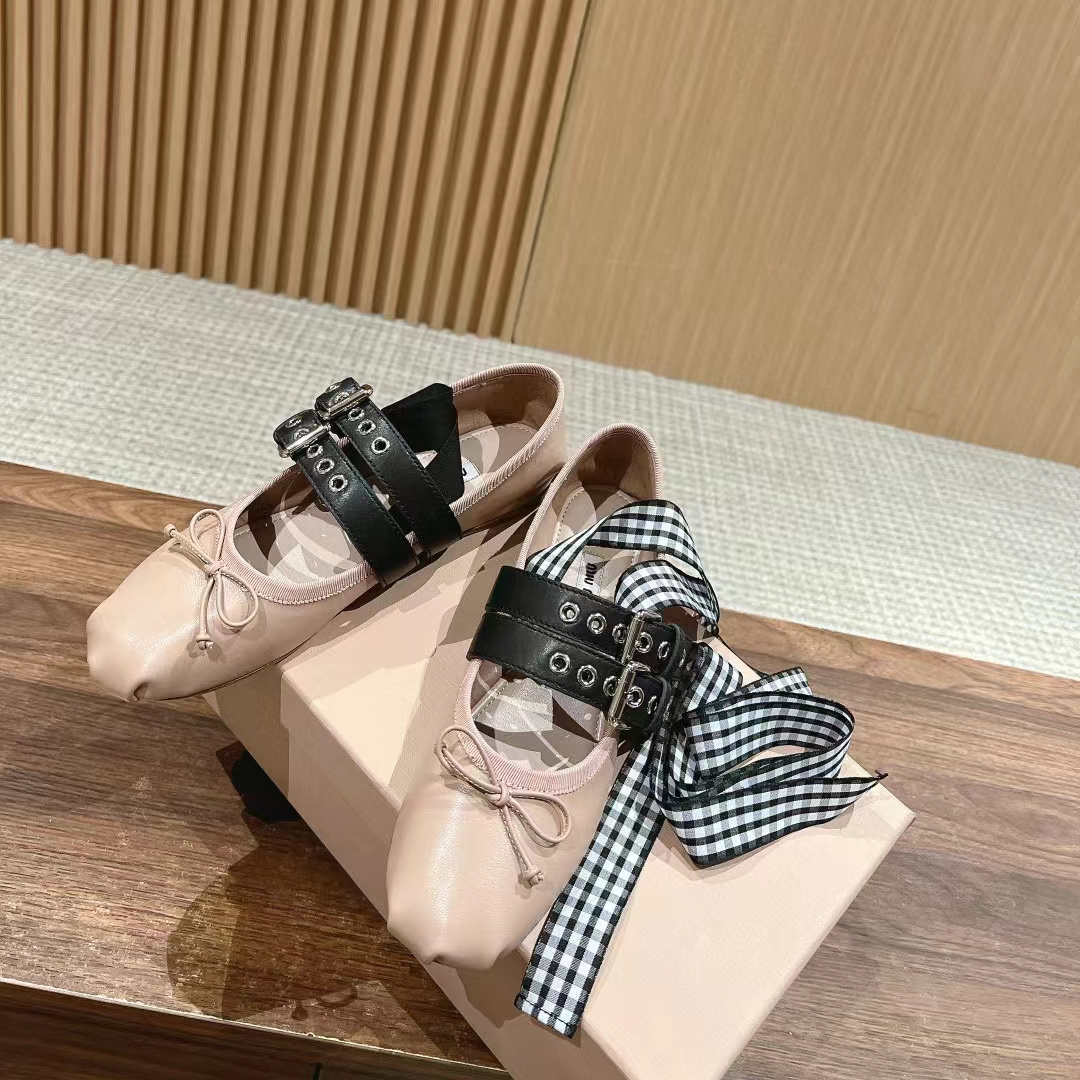 2024 New Designer casual shoes Ballet shoes Flat casual shoes Designer ladies round head buckle shoes Luxury leather riveted buckle