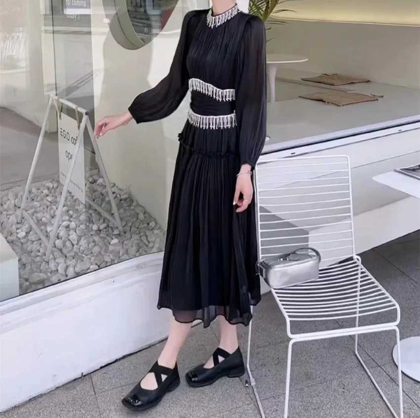 Urban Sexy Dresses Luxury French Spring Summer Diamonds Tassel Glossy Black Midi Dress for Women Stand Collar Ruffles Organza Pleated Party Clothes YQ240330