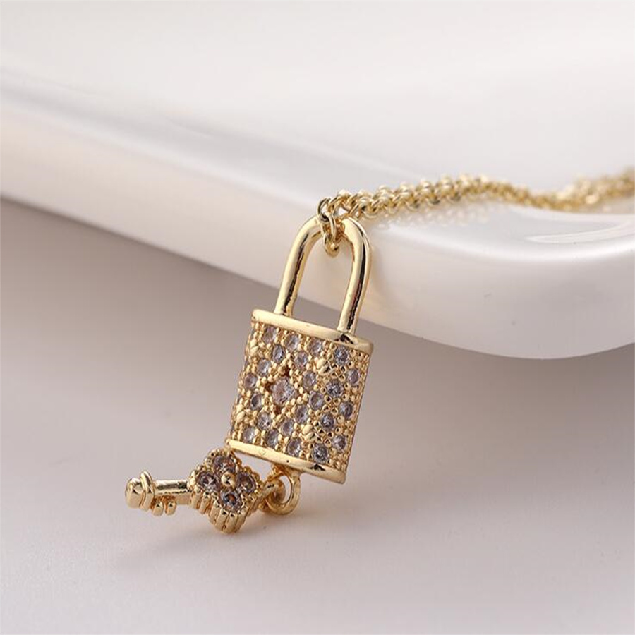 Collier pendentif de luxe et exquis, micro-ensemble pour femmes de mode européenne et américaine, collier porte-clés personnalisé coloré en Zircon AB51