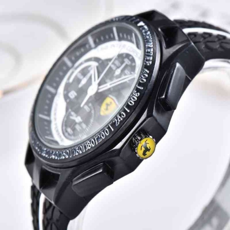 Orologio da polso sportivo di lusso auto da corsa F1 Formula cinturino in caucciù in acciaio inossidabile al quarzo uomo Orologio da polso casual Clock246N