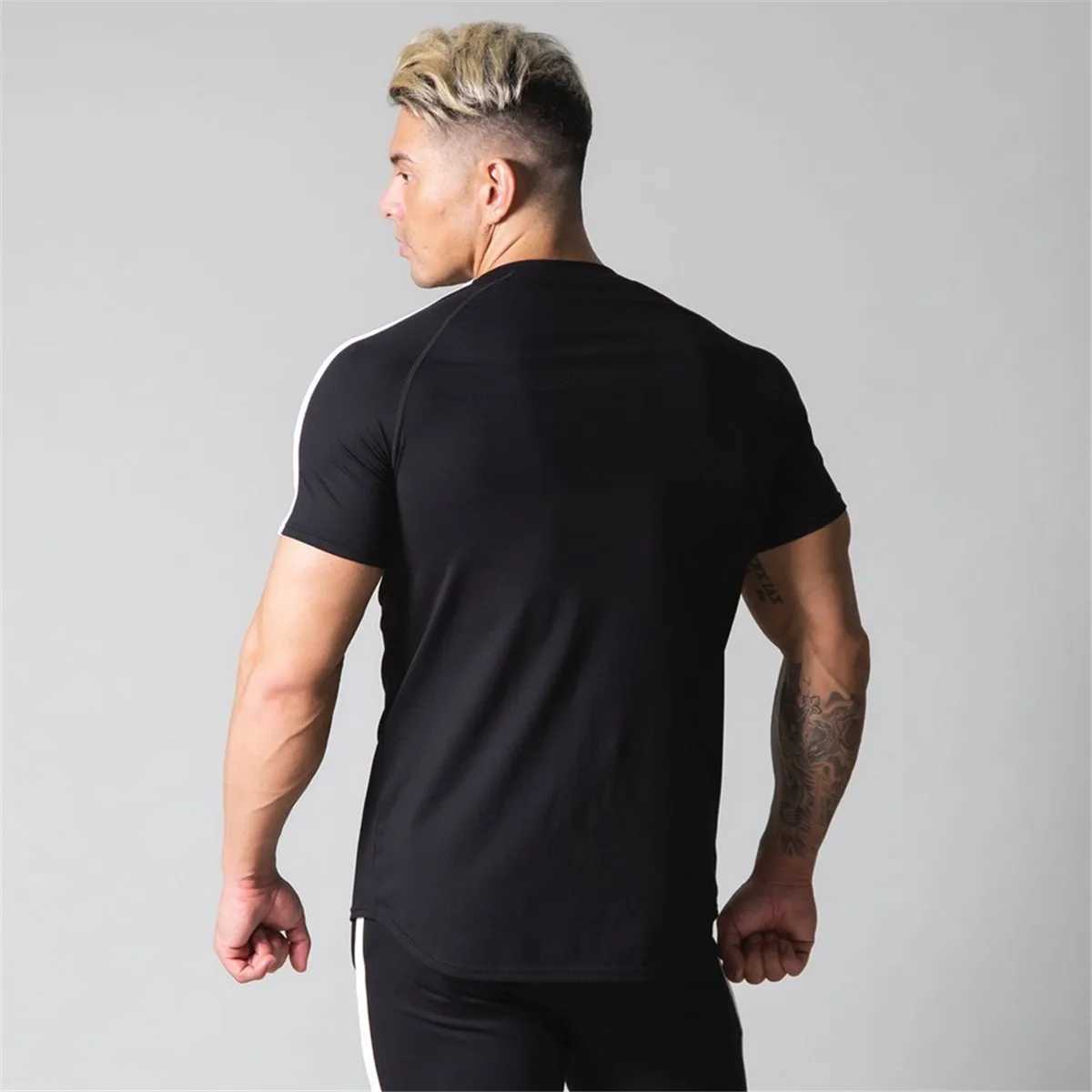 Herr t-shirts svart fitness t-shirt män som kör sport tight montering skjorta kort ärmad bomull t-shirt sommarmens fitness träning dräkt j240330