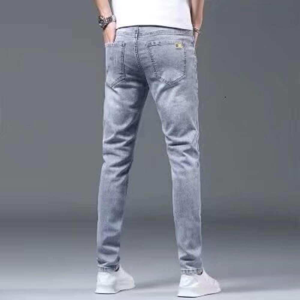 2024 lente lichtgekleurde noodlijdende jeans, heren slim fit kleine voet elastische broek, Koreaanse versie trendy bedelaarsbroek