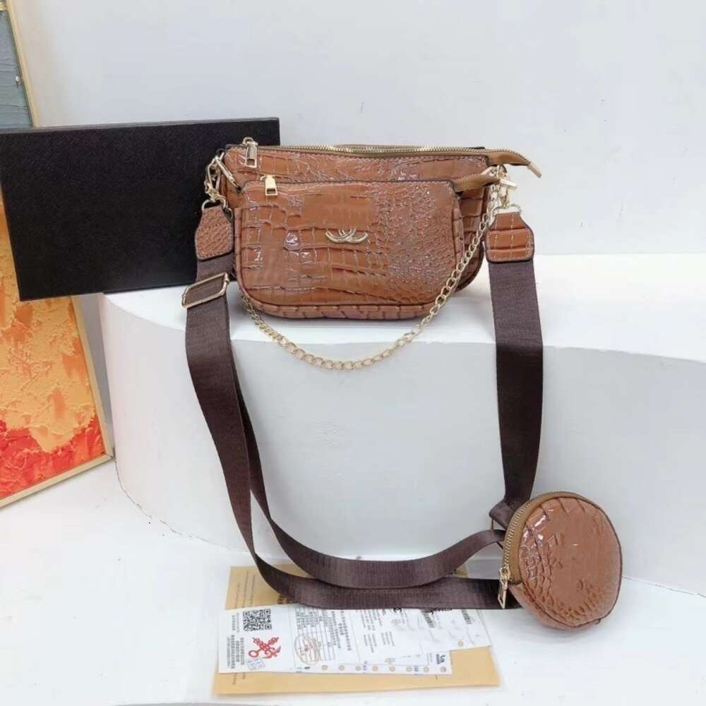 Bolsa de couro designer vende bolsas femininas de marca com 50% de desconto nova bolsa feminina pequena quadrada e conjunto de um ombro crossbody