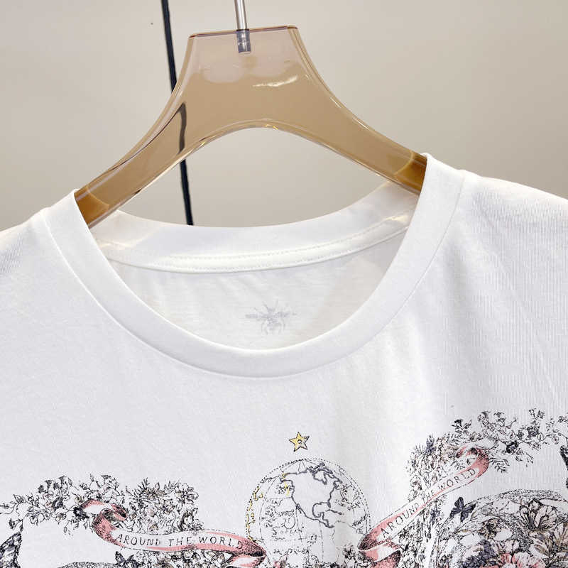 D 2024 Primavera/Verano Camiseta de manga corta con cuello redondo y estampado de abeja pequeña y mariposa para mujer