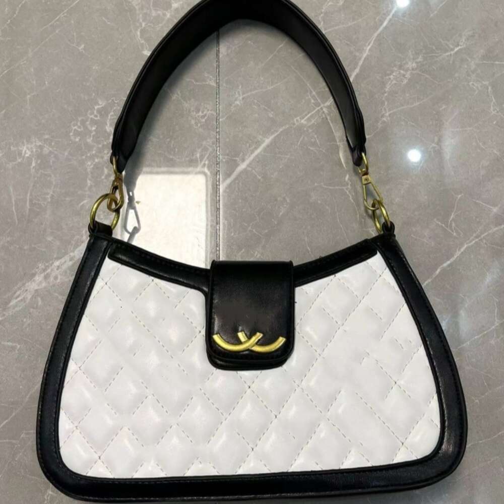 Designer de bolsa de couro vende bolsas femininas de marca com 50% de desconto textura bolsa pequena na moda nova cor feminina simples ombro único axilas quadrado