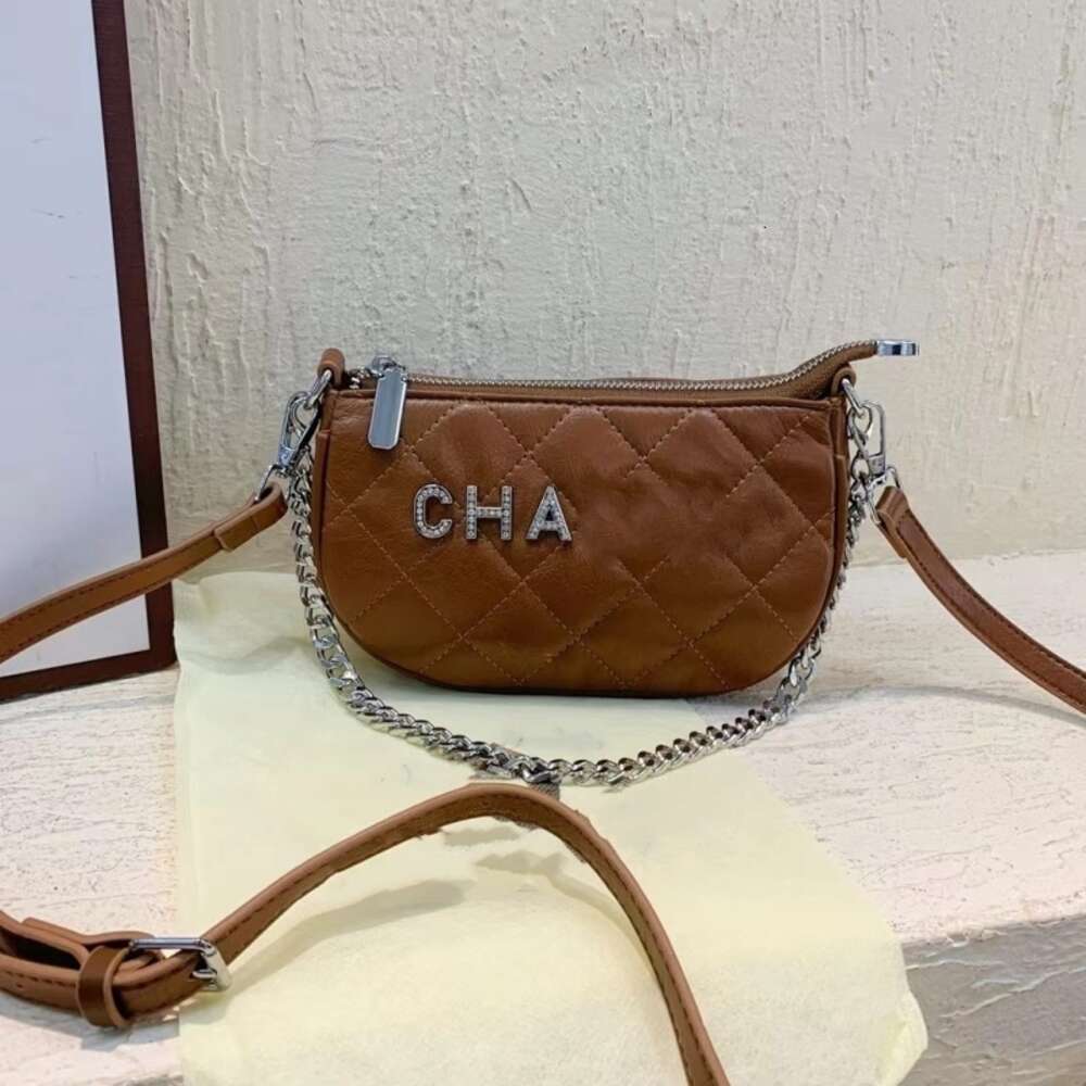 Shoulder Bag Designer Factory Discount Lingge Soft Leather Chain Casual Underarm Bag 2024 Summer New Fashion Versatile One Crossbody Small Square