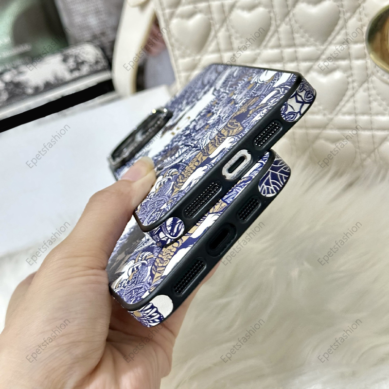 Design di stampa blu con abbellimenti come diamanti un pacchetto completo e lussuoso e alla moda Anti drop iPhone Case Apple 15Pro Max 12 13 14 Pro Max