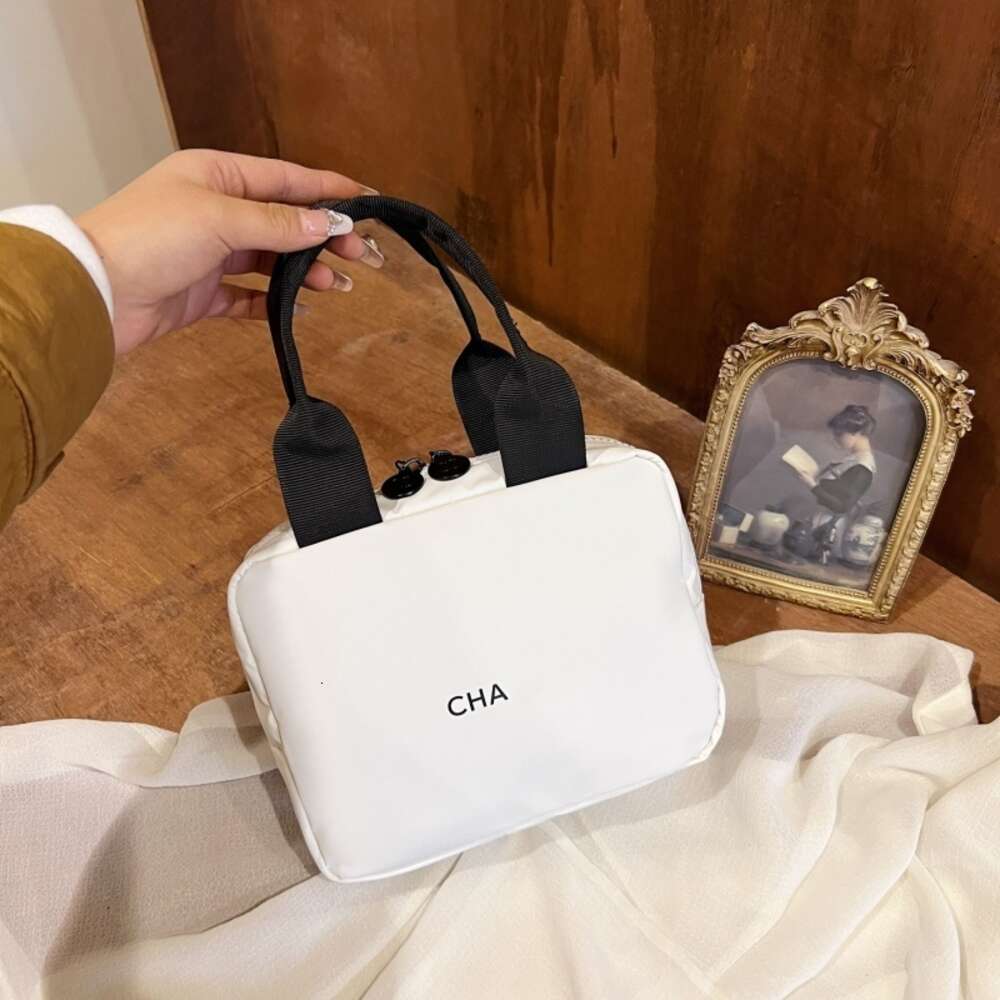 Il designer di borse vende borse da donna di marca con uno sconto del 50% Borsa il trucco piccola in cotone Chaopai Camellia, comoda e di grande capacità