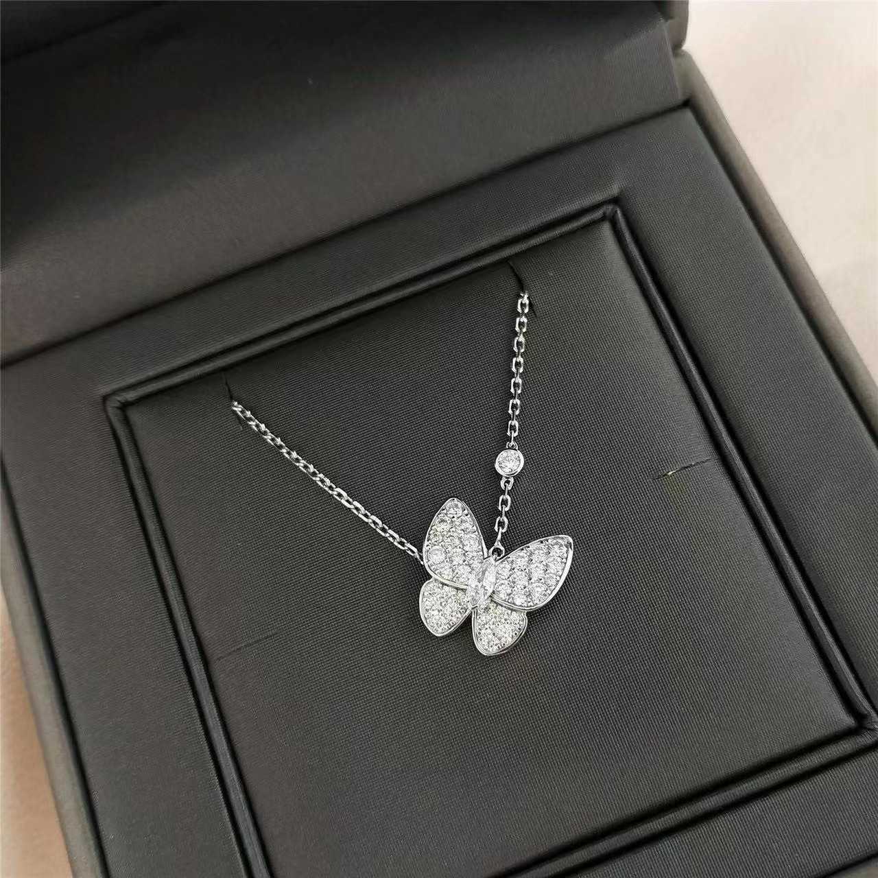 العلامة التجارية الأصالة 925 Sterling Silver Van قلادة الفراشة الماس الكاملة مطلي مع 18 ألف ذهبية بيضاء المسحوق CNC سلسلة طوق سلسلة المجوهرات