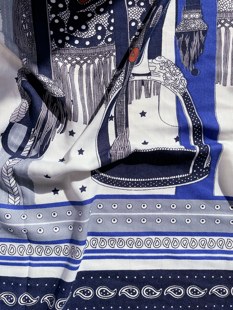 ブルーカシミアシルクスカーフ女性ハンドロールショールウォームソフトなバンダナヘアネックバッグデコレーションファッションファッションフウラードストールパシュミナ130cmセレルデディグニテール