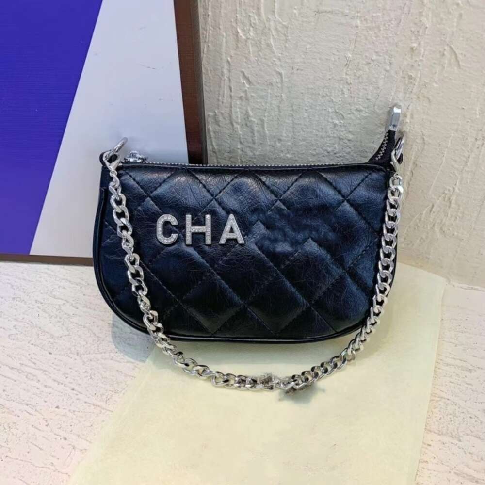 Shoulder Bag Designer Factory Discount Lingge Soft Leather Chain Casual Underarm Bag 2024 Summer New Fashion Versatile One Crossbody Small Square