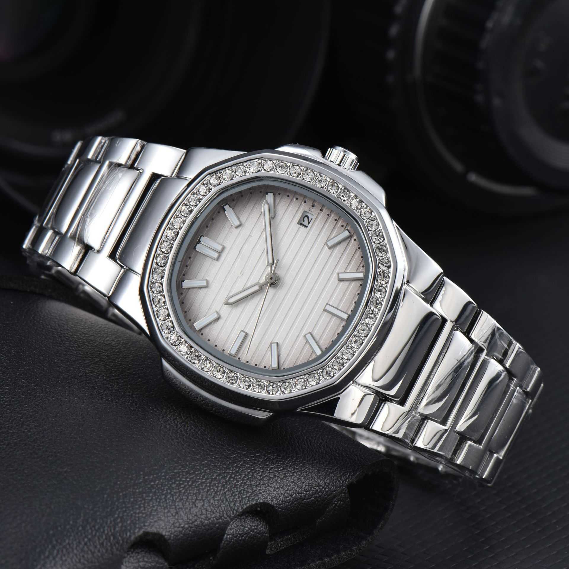 Bekijk horloges AAA 2024 Mens Watch Diamond Ring Steel Band Multi Functional Parrot Thread Quartz Watch