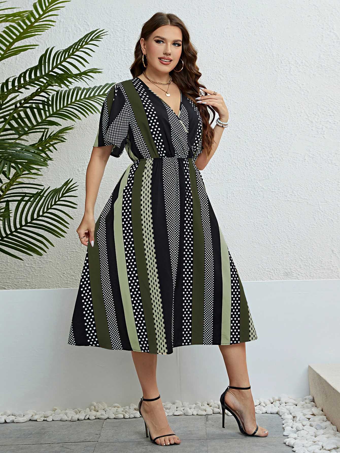 Basic Casual Kleider Plus Size Girl Kleider Sommer Retro Punkt vertikal gestreiftes mehrfarbiges Kleid Vintage Urlaub Feiertag täglich lässige Prinzessin Kleid Y240429