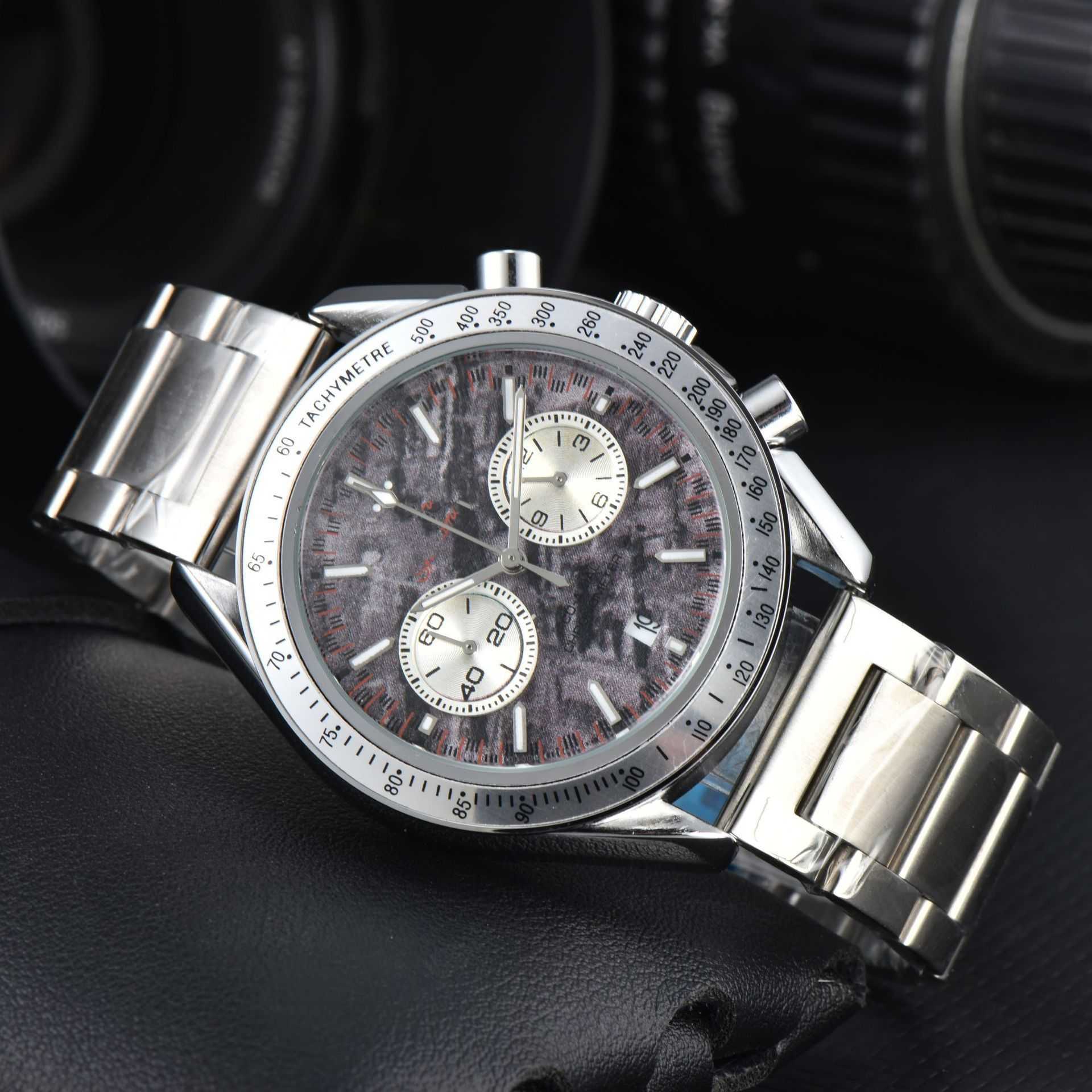 Bekijk horloges AAA 2024 Heren Hoge kwaliteit Horloge 5-pins Multi Functional European Famous Watch Steel Band Quartz Watch
