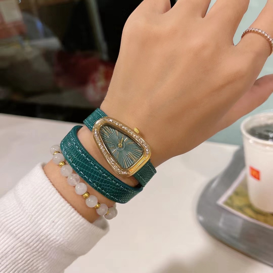 dameswatch Designer kijkt van hoge kwaliteit Snake Womens Watch Classic Watch Rose Gold met diamant horloges lederen band kwarts horloges Relojes Montre de Luxe Relogio