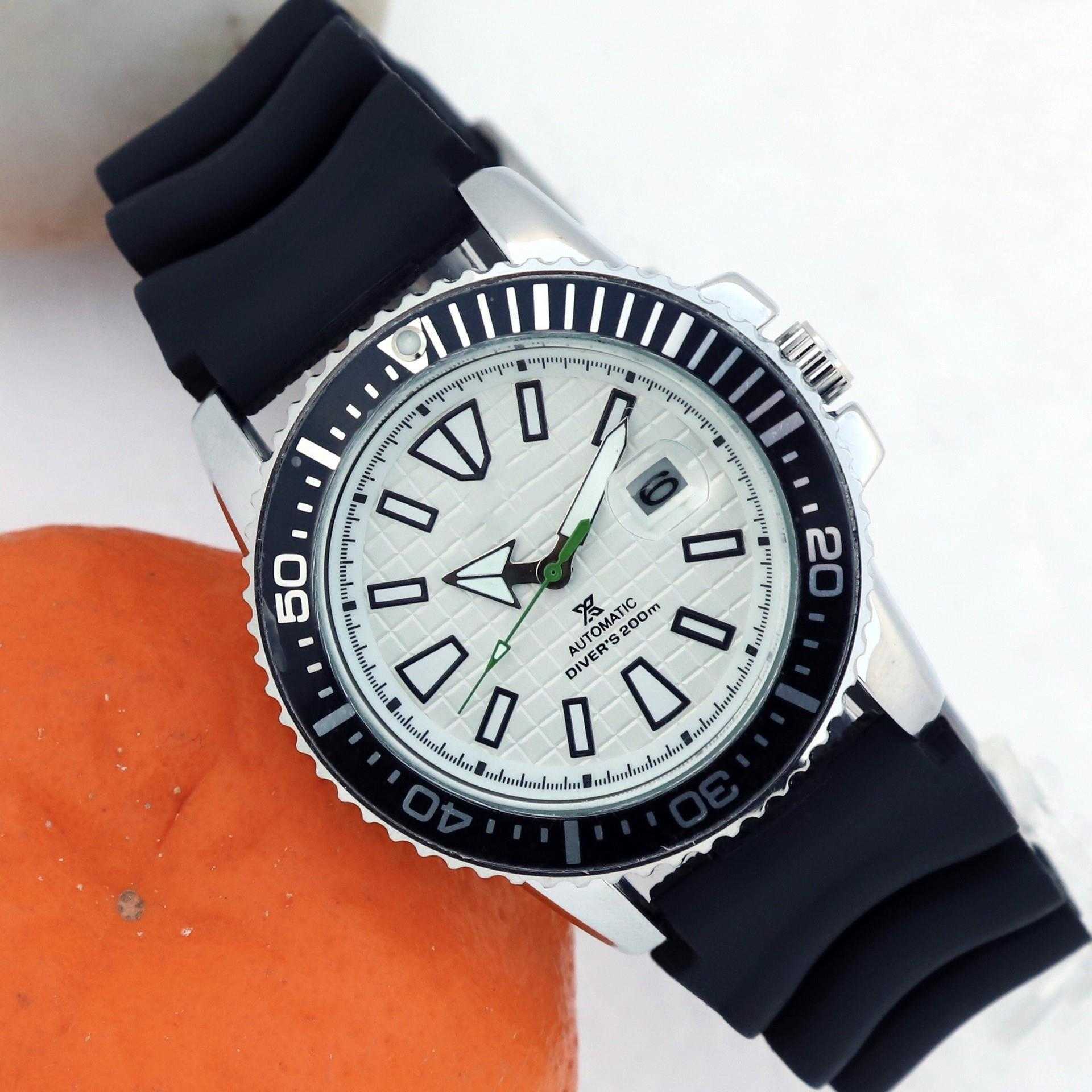 Смотреть часы AAA 2024 Новая модная лента мужская 3-контактная кварцевая часа