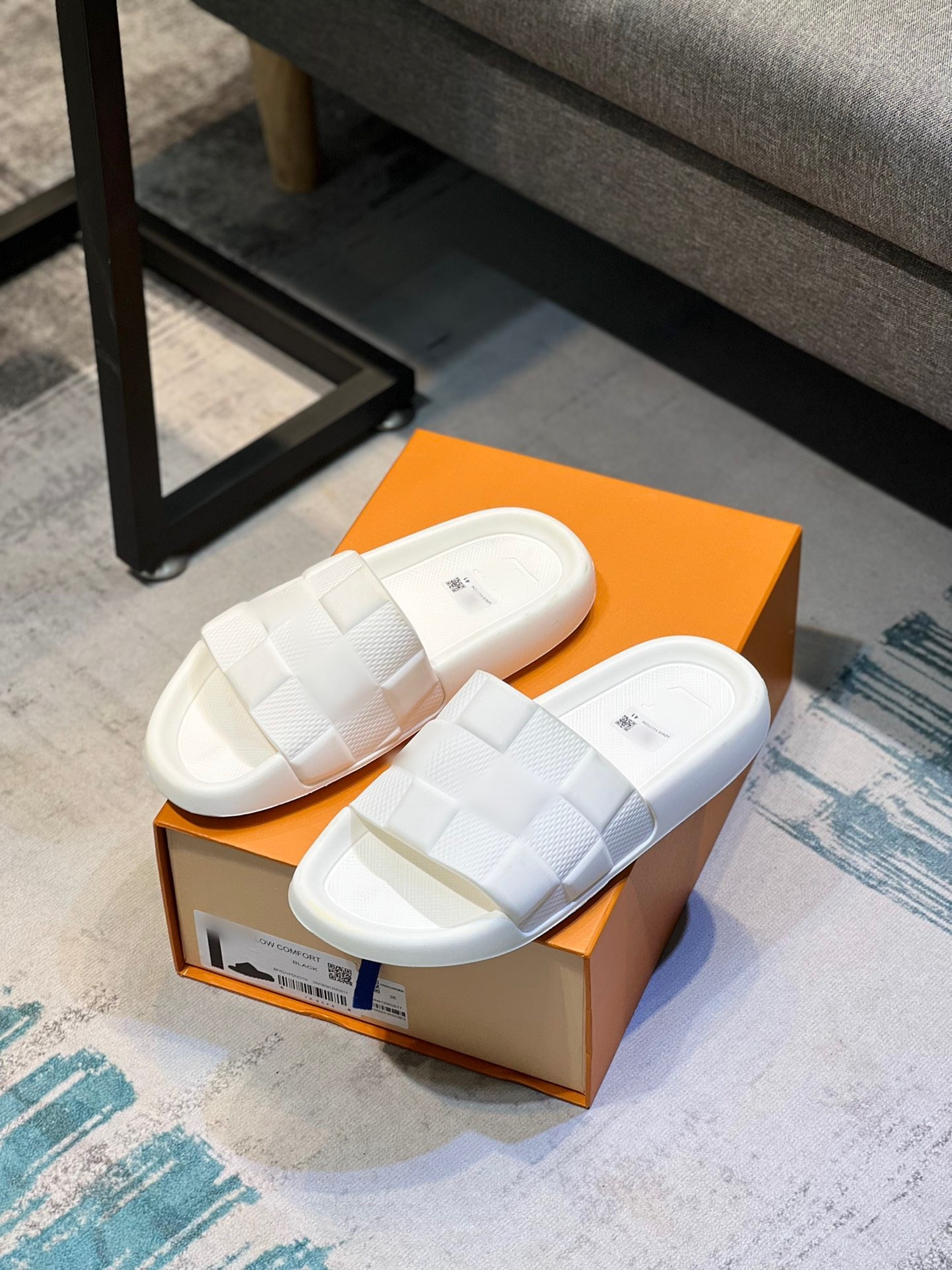 9Model Designer Soft Home Slippers Couple Summer luxurious Indoor Skid Proof Bathroom Slippers Sandals Hotel Solid Color Men Flip Flops Flat Shoes Size 4-12