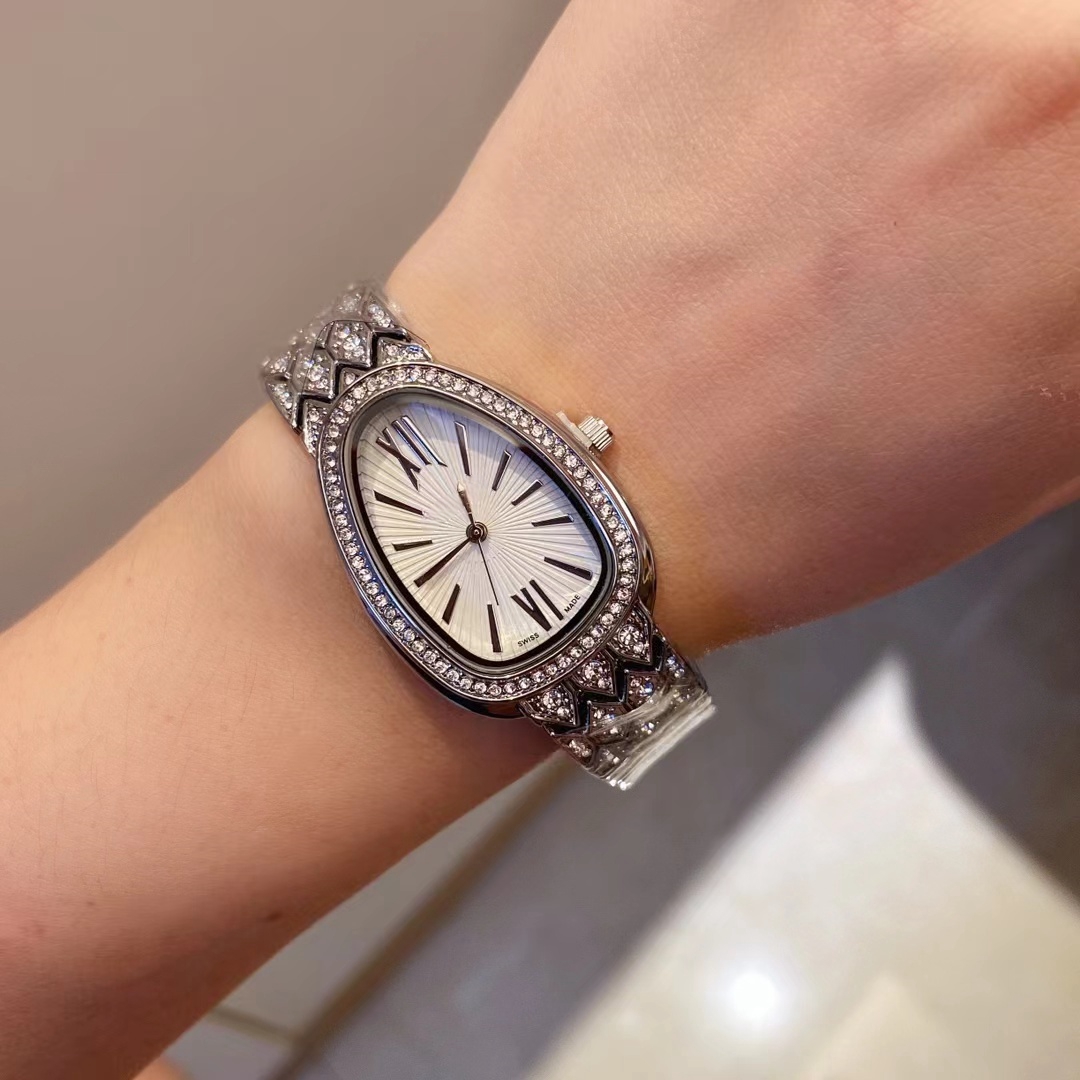 New Womenwatch Luxury Brand Watch Reloj Snake Quartz Ladies Gold Gold Diamond Wristwatch Bracelet de mode Femelle Corloge Bracelet Serpentine Montre de Luxe