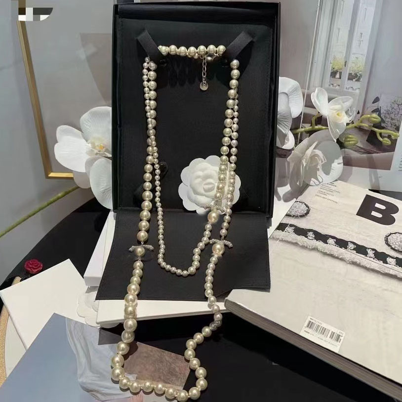 Modeontwerper Long Pearl Diamond Kettingen voor vrouwen Men Feest Bruiloftliefhebbers Geschenken hoogwaardige bruid kanaalketting Designer sieraden met flanellen tas