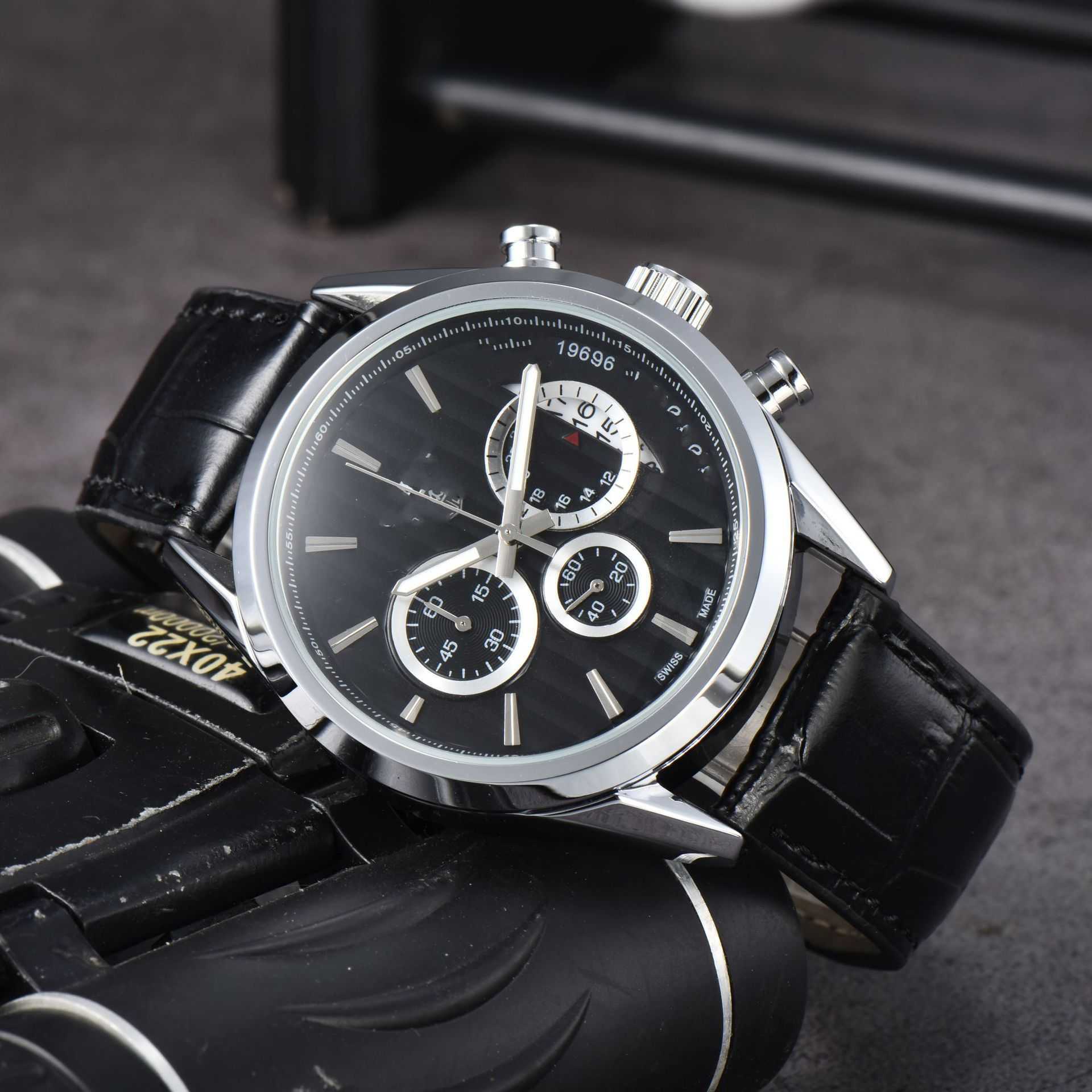 Bekijk horloges AAA 2024 Mens Business Watch Six Pin 3 oog Multi Functional Quartz Watch Mens Watch