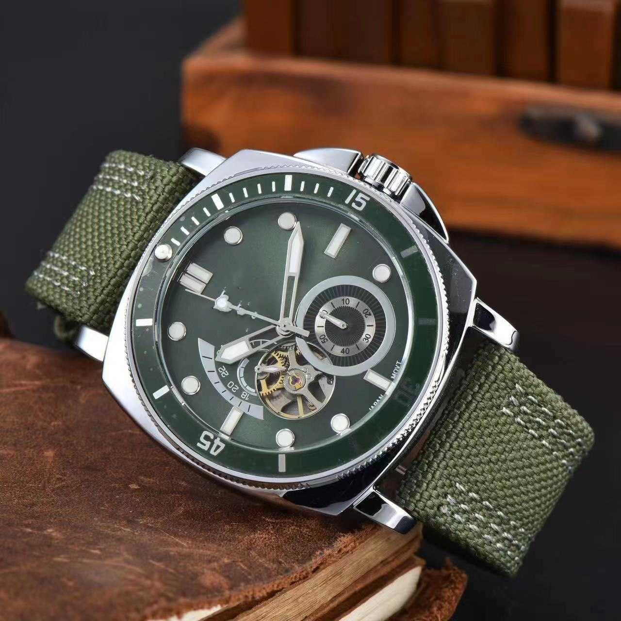 Guarda gli orologi AAA 2024 Nuovo uomo completamente automatico meccanico Guarda di alta qualità Watch MENS GUARCHE