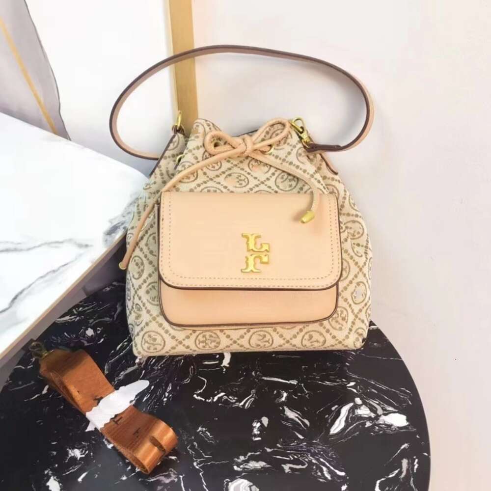 Luxury Designer Discount Handbags Pu Backpack Bag for Womens New Handheld Crossbody Mini Pink Small Fragrant Style