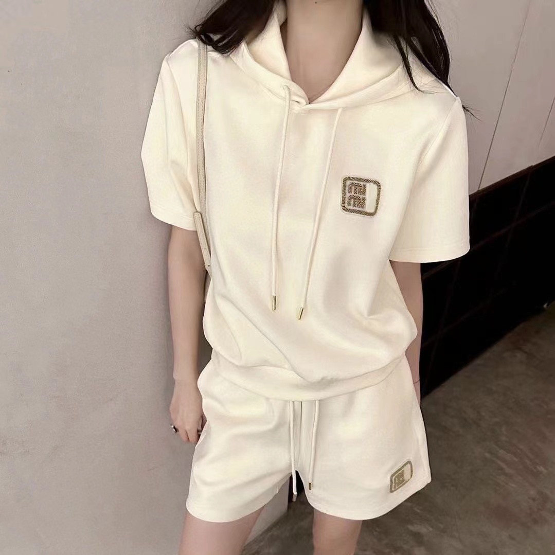2024 designer spring and summer new exquisite embroidered gold letters hooded fashionable short-sleeved shirt + shorts casual slimming sports suit women