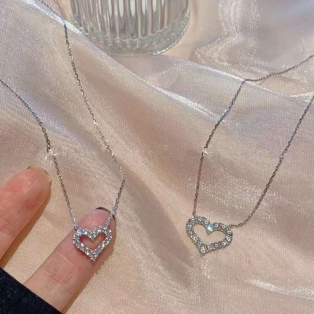 Korean Fashion Heart Shaped Zircon Pendant Necklace for Women Temperament Clavicle Chain Necklace Birthday Party Jewelry Gift