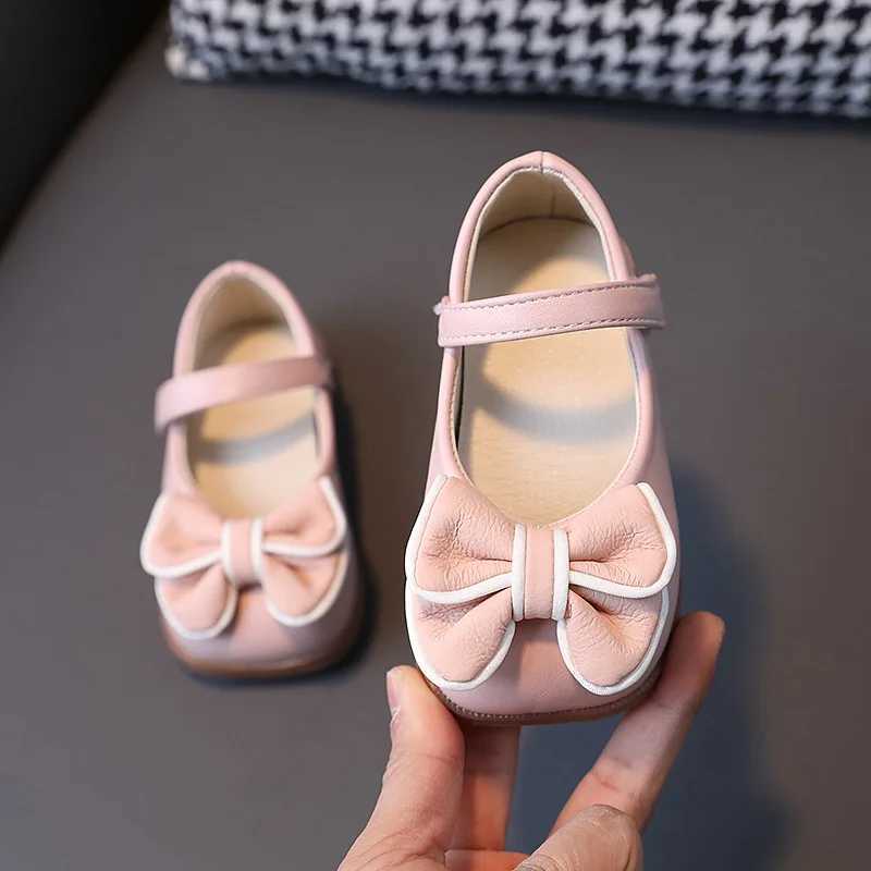 Premiers marcheurs pour bébé chaussures Softs PU Patent Leather Flats pour filles enfants Petits enfants Taille décontractée 21-30 mignon Sweet Princess H240504