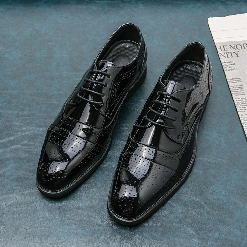 Men's 2024 Brock Carved Hand-made Fashion Business Dress Men Lace-up Casual Shoes Retro Patent Leather