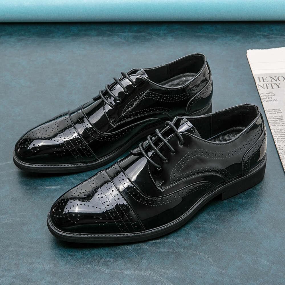 Men's 2024 Brock Carved Hand-made Fashion Business Dress Men Lace-up Casual Shoes Retro Patent Leather