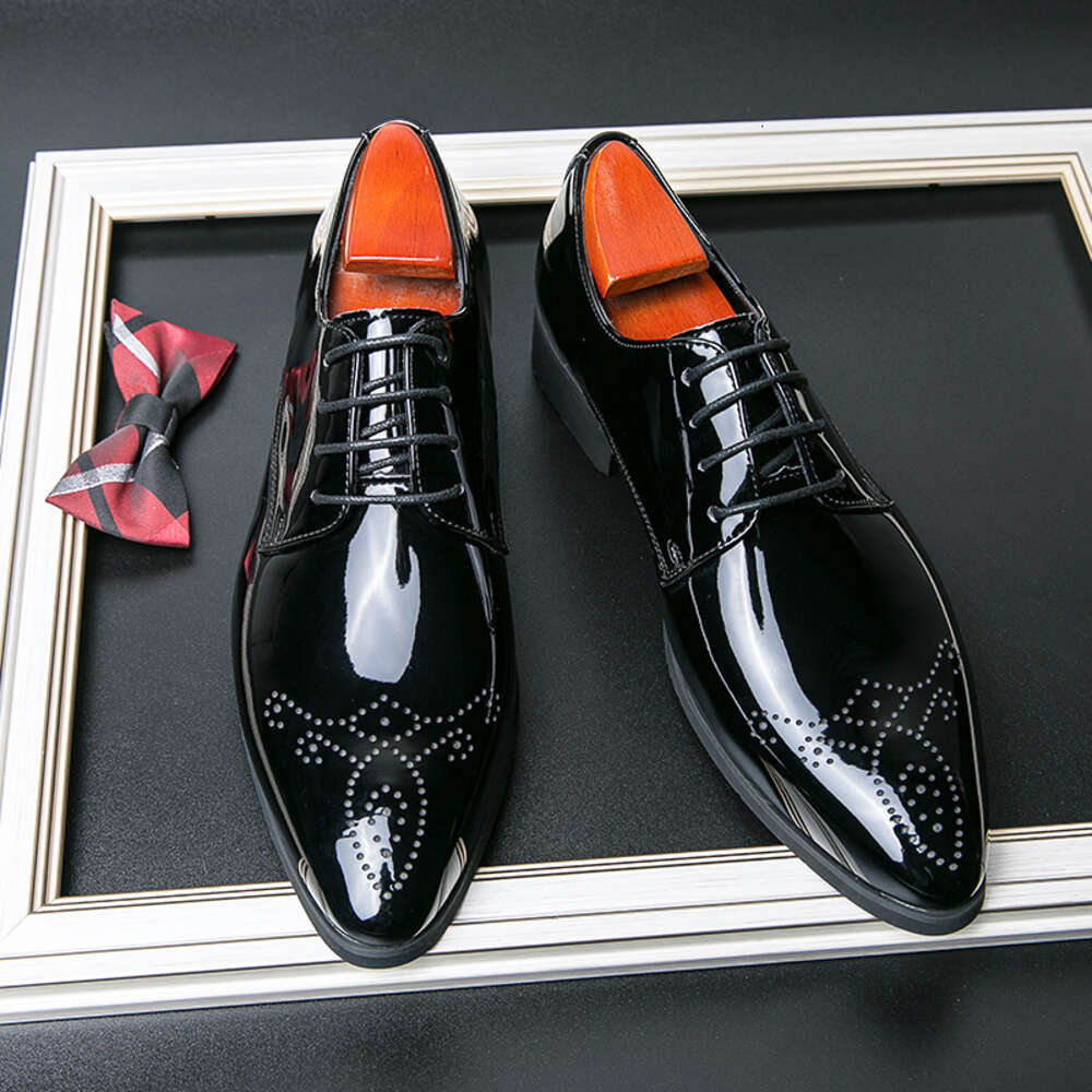 Spring Brand Elegant Patent Leather Men Head Fashion Dress Man Party Pointed Glossy Wedding Shoes